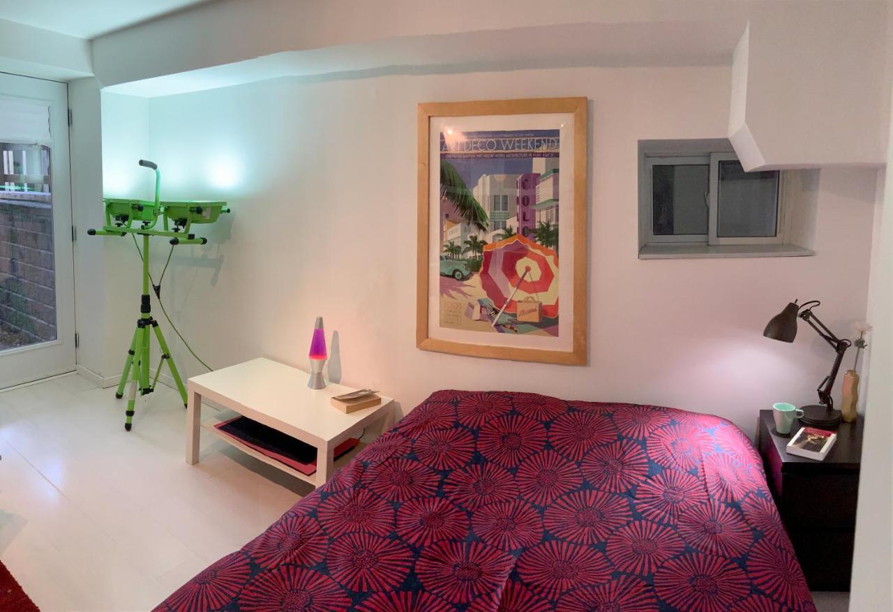 Апартаменты An Independent Beach Retreat Steps From The Lake And Right In The City Торонто Экстерьер фото