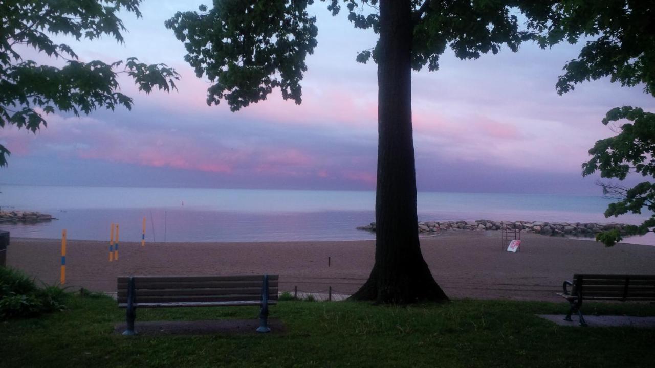 Апартаменты An Independent Beach Retreat Steps From The Lake And Right In The City Торонто Экстерьер фото